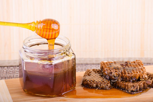 Ist es sinnvoll, Kaffee mit Honig zu süßen?