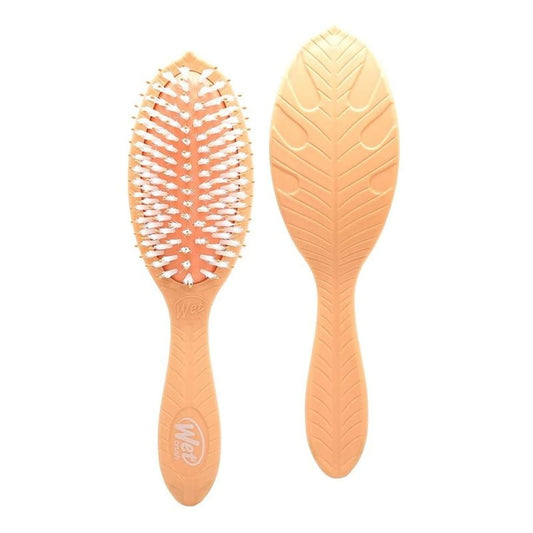 Nasse Haarbürste von Wet Brush mit Teebaumöl für gesunde Kopfhaut, zeigt die Bürste mit Borsten und ergonomischem Griff.