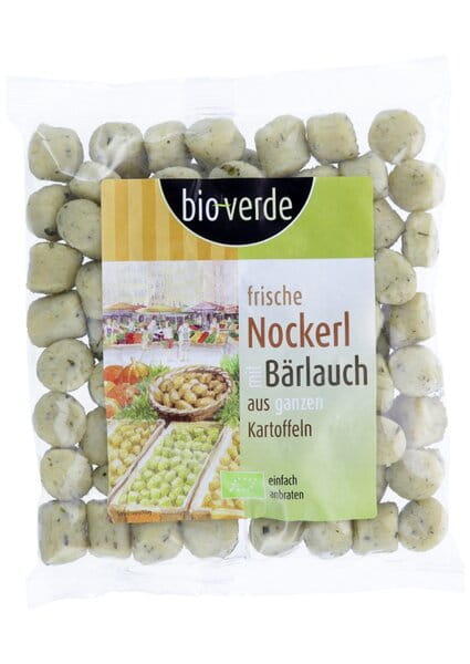 Frische Ziegenkäse mit Kräutern von BIO VERDE, 400 g, cremige Oberfläche und sichtbare Kräuter im Käse, natürliche Bio-Qualität
