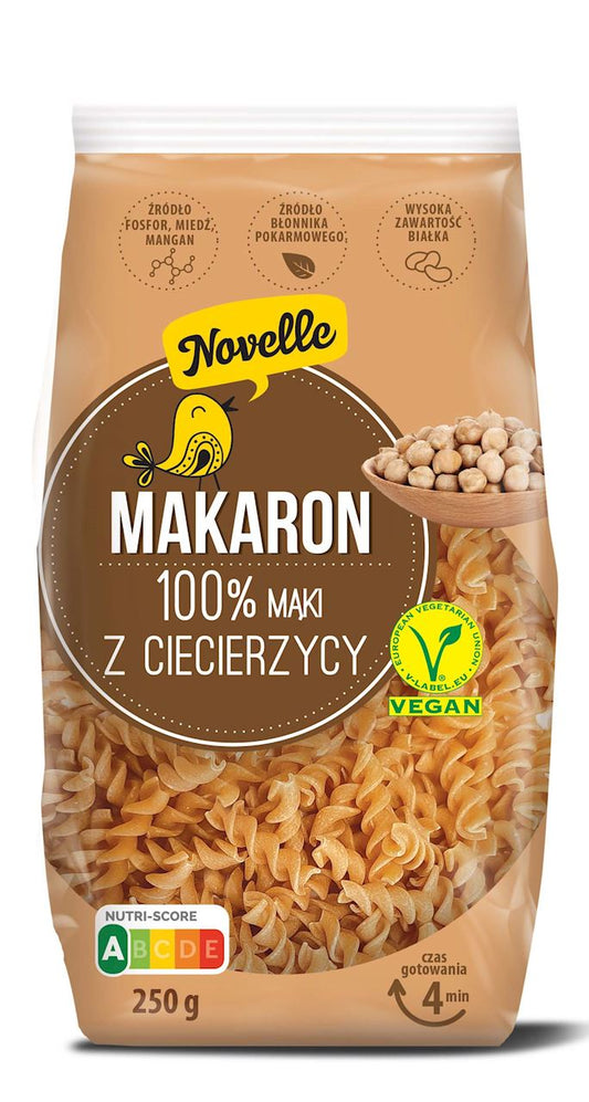 Hühnchen-Protein-Makkaroni von Novelle, 250 g, gekochte Makkaroni mit Hühnerprotein, auf weißem Hintergrund.