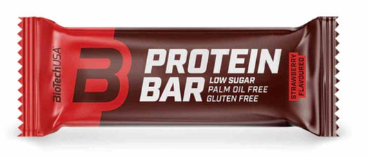 BioTech USA Protein-Riegel 70g mit Erdbeergeschmack, Nahaufnahme des Riegels mit Erdbeer-Aroma und Verpackung