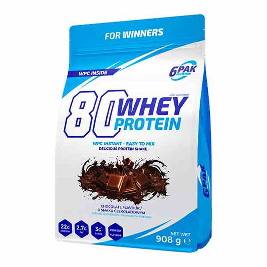 6PAK Nutrition 80 Whey Protein Schokoladengeschmack, 908g Dose mit Pulver in Schokoladenfarbe, sichtbarer Behälter und Etikett
