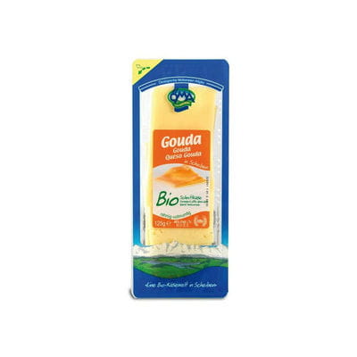 Bio Gouda-Käsescheiben von OMA, 125 g, dünne, cremige Käsescheiben auf einem Teller, ideal für Sandwiches und Snacks.