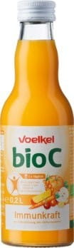 Bio C Mischung von Säften zur Immunitätsstärkung, in 200 ml Flasche von VOELKEL, zeigt die frischen, natürlichen Zutaten