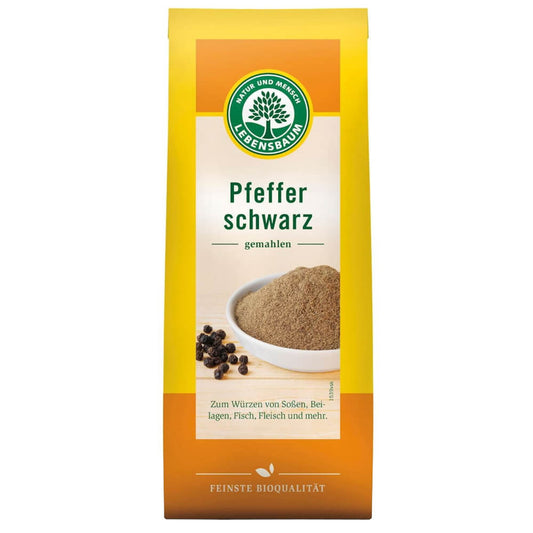 Gemahlener schwarzer Pfeffer BIO von LEBENSBAUM, 50 g, fein gemahlen in einem transparenten Gewürzglas auf weißem Hintergrund