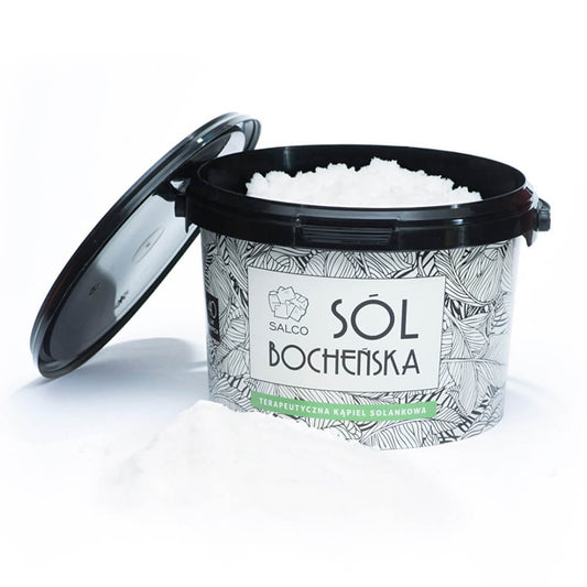 Salco Bochnia Salz mit Rosmarin für Heilsolebäder, 3 kg, zeigt Salz mit Rosmarin im Beutel.