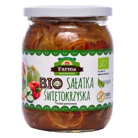 Glutenfreier Świętokrzyska-Salat BIO von FARMA ŚWIĘTOKRZYSKA in 480 g Packung, frischer Bio-Salat auf dem Teller.