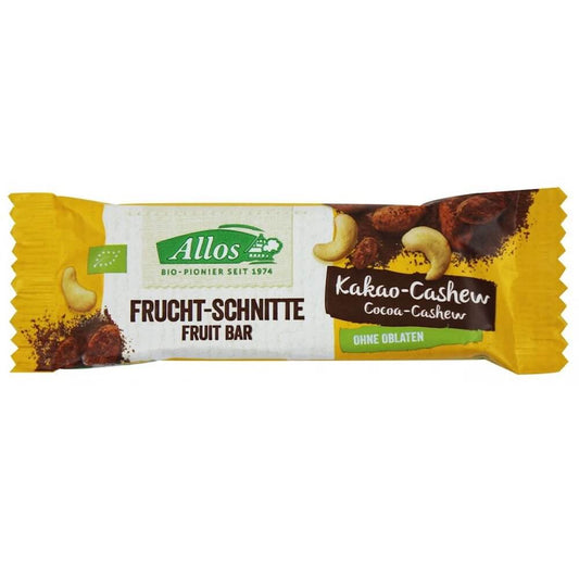 Bio Cashewnussriegel mit Kakao von ALLOS, 30 g, zeigt den Riegel mit Nüssen und Kakaostückchen in der Verpackung.