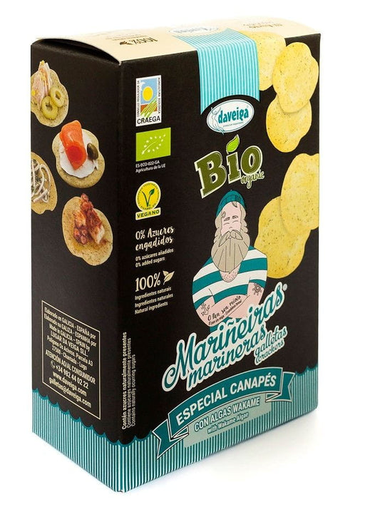Knuspriger Bio-Wakame-Cracker von DAVEIGA, 100 g, mit Seealgen, auf weißem Hintergrund.