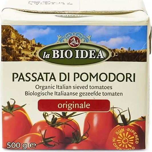 Bio Tomatenpüree in 250 ml Karton von LA BIO IDEA, frisches rotes Passata mit Tomatengeschmack, ideal für die Küche.