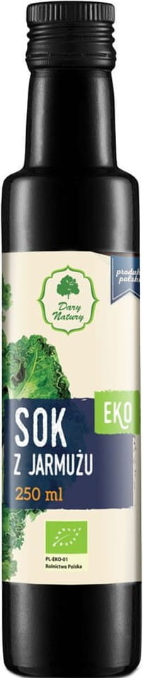 Bio Grünkohlsaft von DARY NATURY in 250 ml Flasche, frischer grüner Saft mit grünen Blättern im Hintergrund