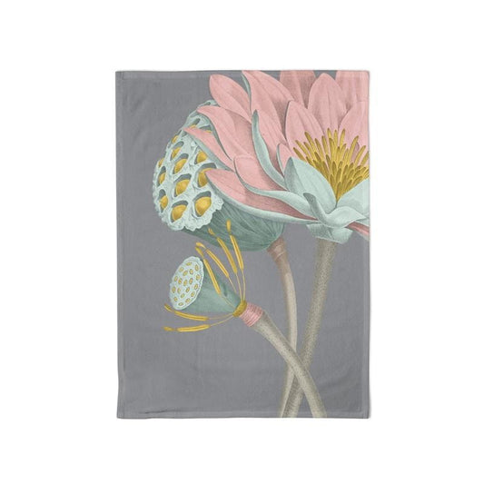 Weißes Baumwoll-Küchentuch mit wachsender Blumenmuster von CHIC-MIC, zeigt detailliertes Blumen-Design auf weichem Stoff.