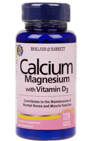 Holland & Barrett Calcium Magnesium Vitamin D3 Tabletten, 120 Stück, Nahaufnahme der Tabletten in einer Packung.