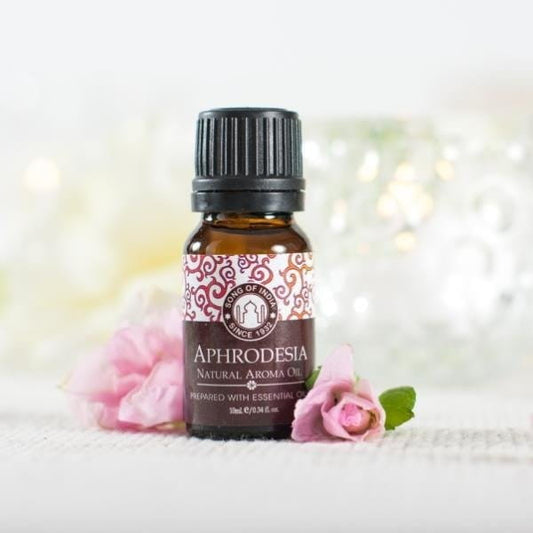 Aphrodisia Duftöl 10 ml von SONG OF INDIA, Flasche mit goldener Kappe und blumigem Design, auf weißem Hintergrund