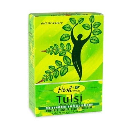 HESH Tulsi Haarmaske in einer weißen Schale mit grünen Tulsi-Blättern und Haarpflegeprodukten, natürliche Haarpflege für gesunde Haare