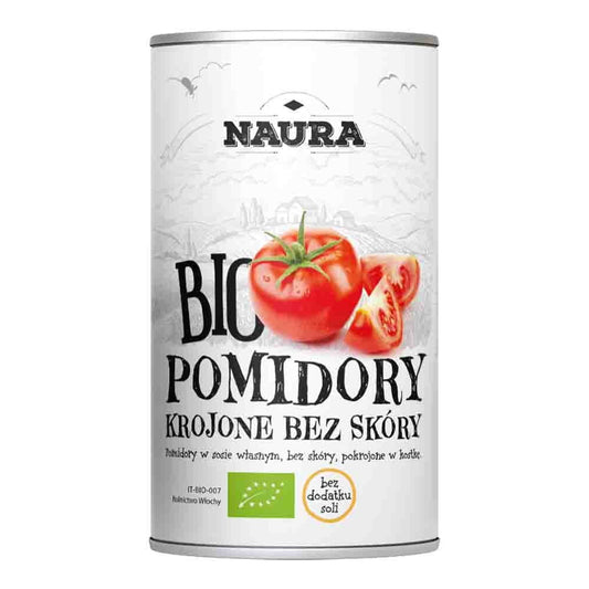 Geschnittene Bio-Tomaten ohne Haut von NAURA in 400 g Packung, frisches rotes Gemüse auf einem Teller.