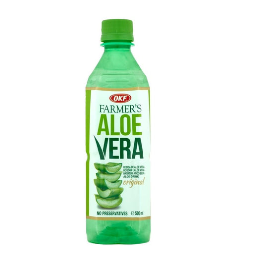 Getränk mit natürlichen Aloe-Partikeln in 500 ml Flasche, transparent mit grünen Aloe-Texturen, von OKF.