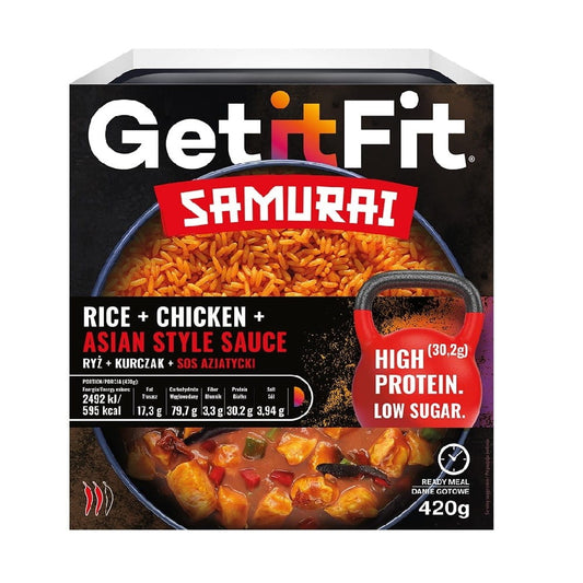 Gebratener Reis mit Huhn und asiatischer Sauce auf einem Teller, von JoyFood, 420 g, appetitlich angerichtet.