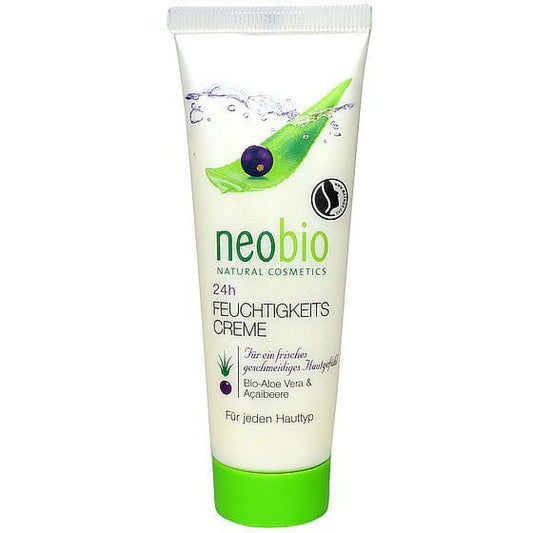 Feuchtigkeitsspendende Gesichtscreme mit Aloe Vera und Acai-Beeren von NEOBIO, 50 ml, cremige Textur in Pumpspender