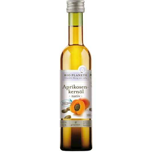 Natürliches Bio-Aprikosenkernöl in 100 ml Flasche von BIO PLANETE, zeigt die klare Flasche mit goldgelbem Öl innen.